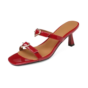 נעלי נשים הבוהן ציוץ נעלי אבזם רצועת עקבים להחליק על סנדלים בסגנון רטרו לב Sandalias מוצק צבע משאבות חדש עיצוב אופנה