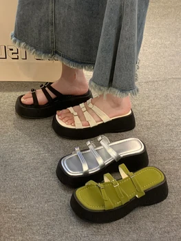 חוף נעליים נעלי נשים קיץ Pantofle פלטפורמת עקבים פרדות שקופיות לחב 2023 גבוהה שטוח רך פו מיקרופייבר רומא מלוכדות לאה