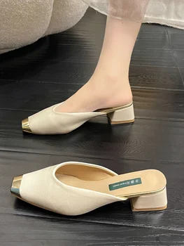 בוהן מרובע מסמרת לחסום את נעלי העקב פרדות לנשים 2023 לרפואה נעלי קיץ Pantofle מחליק לכסות שערוריות חדשות PU מתכת Decoratio
