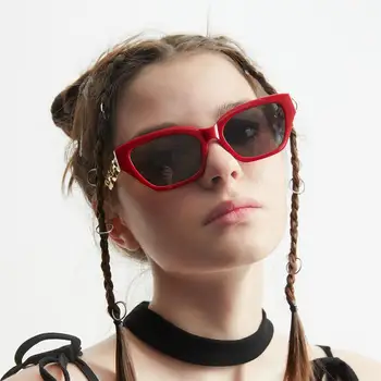גוונים ייחודיים בציר אישיות קטנות מסגרת הגנת Uv אופנת רחוב אבזרים משקפי שמש 2023 אופנה הקיץ משקפיים